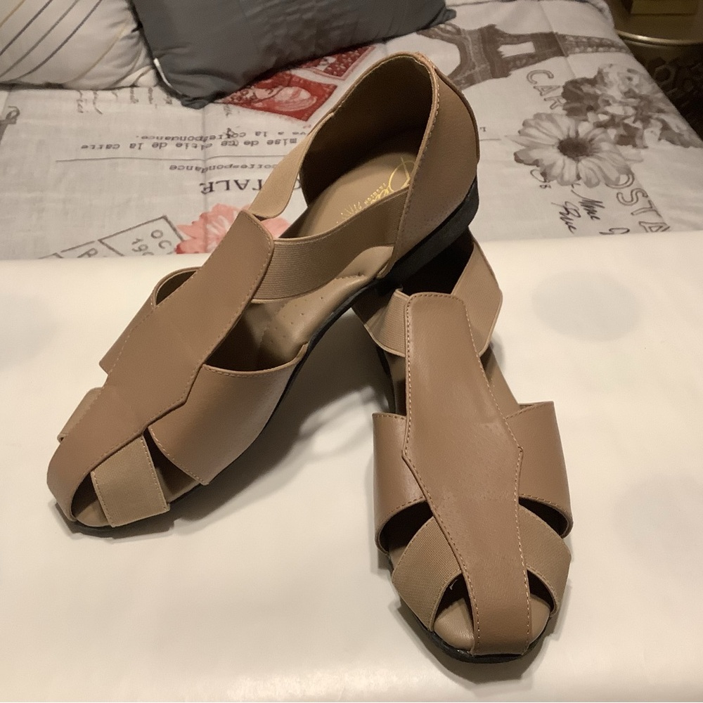 Women’s Neutral Peep-Toe Comfort Sandals - Taupe